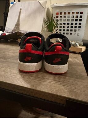Nike Kids Low-Top Sneakers in Black and Red Accent